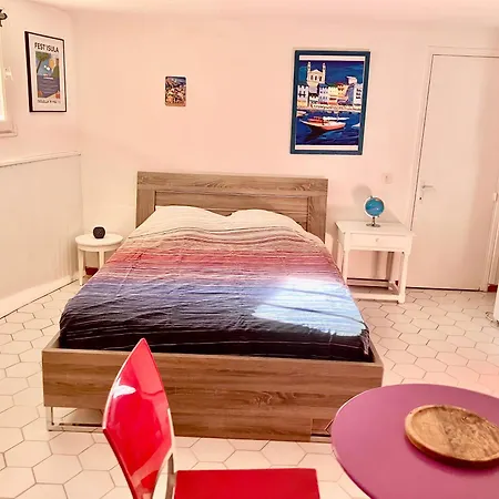 Studio Apartment